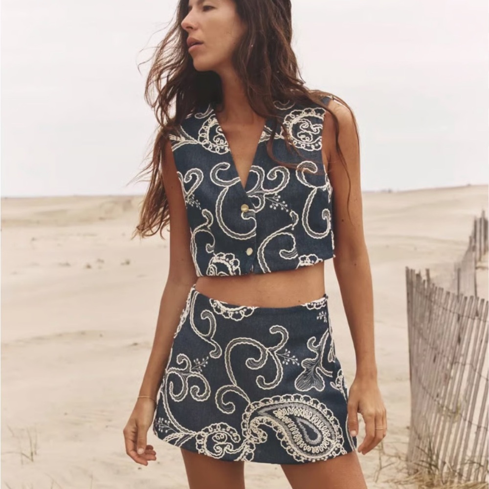 Zara Navy and White Embroidered Crop Top - Picture 2 of 3